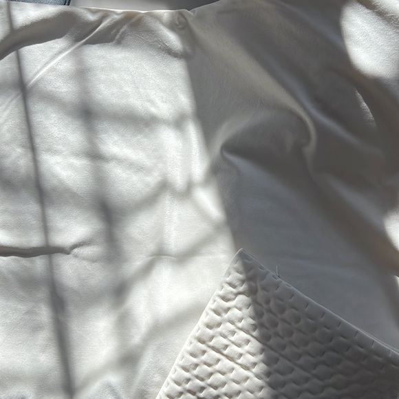 Essex Park pillow cover, 24 x 24 set of 2 - Picture 3 of 6